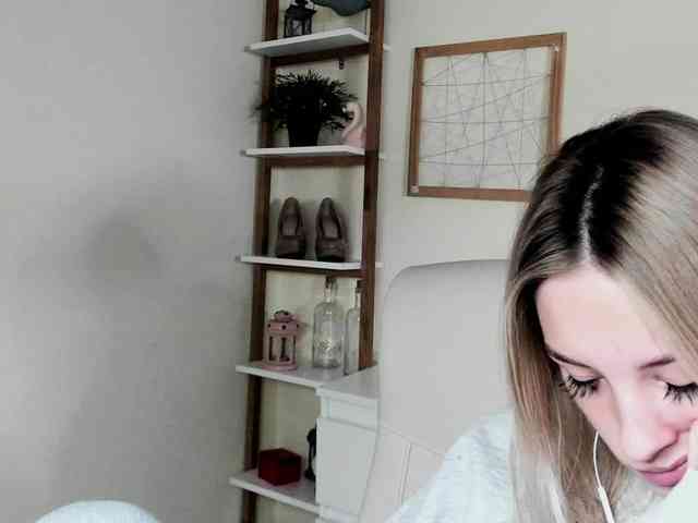 AngelaLux webcam