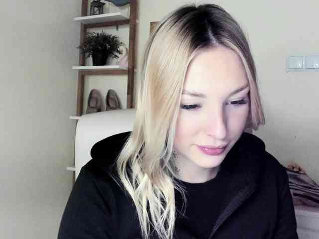 AngelaLux webcam