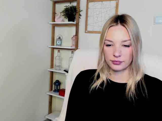 AngelaLux webcam
