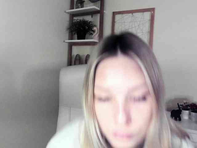 AngelaLux webcam