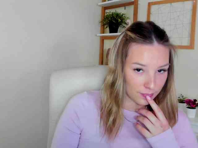 AngelaLux webcam
