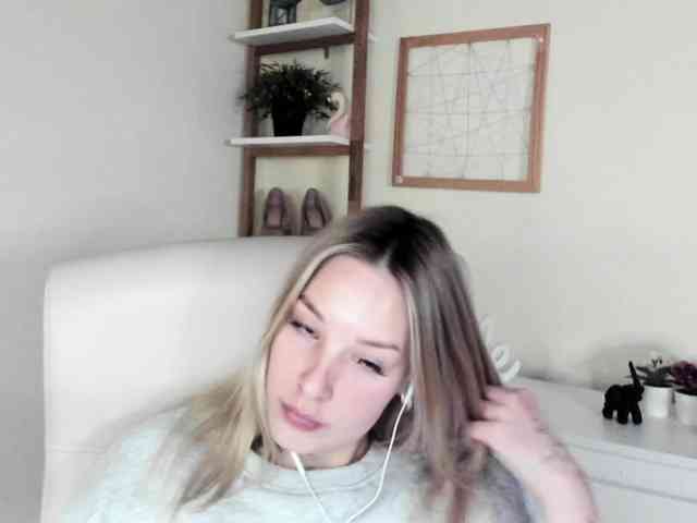 AngelaLux webcam