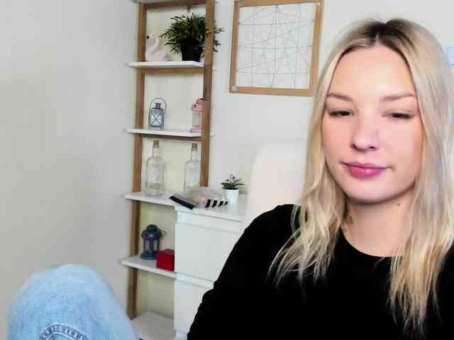 AngelaLux webcam
