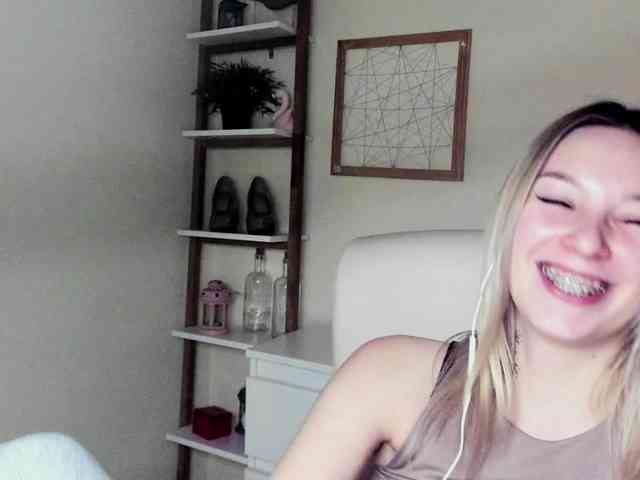 AngelaLux webcam