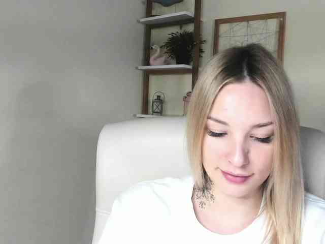 AngelaLux webcam