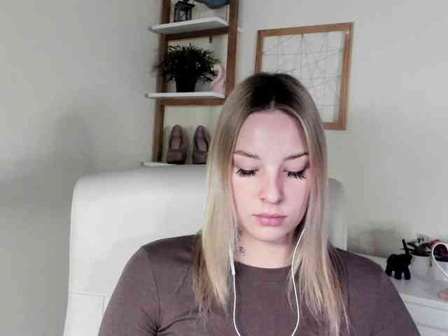 AngelaLux webcam