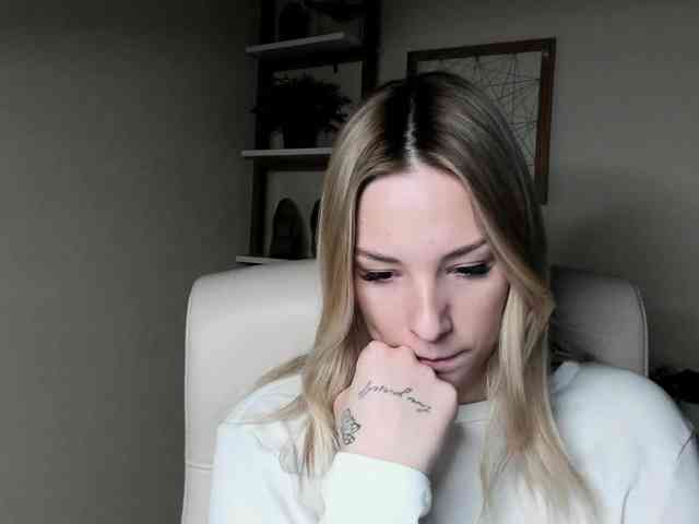 AngelaLux webcam
