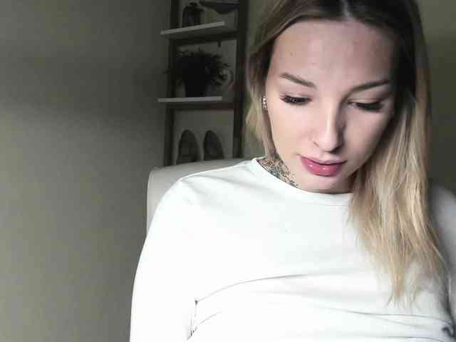 AngelaLux webcam