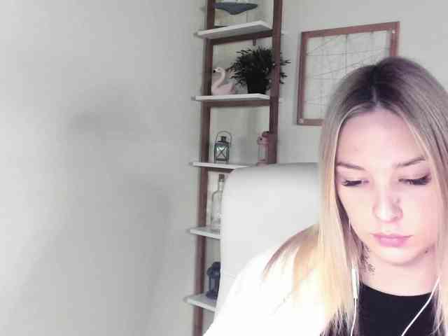 AngelaLux webcam