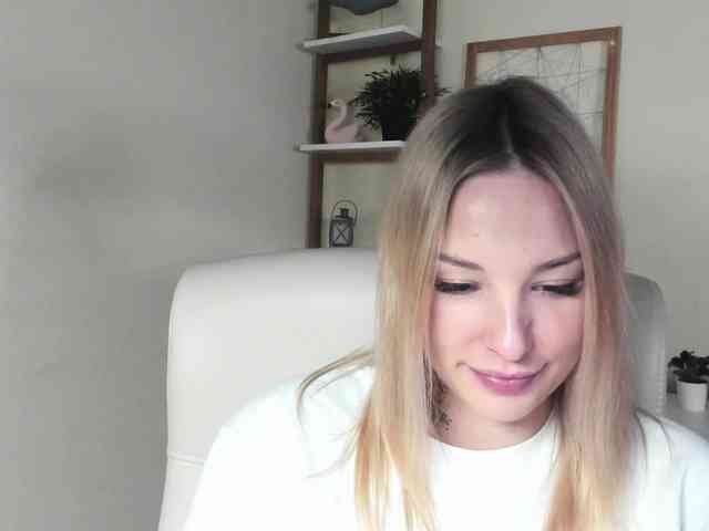 AngelaLux webcam