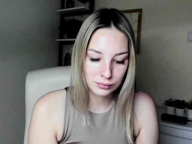 AngelaLux webcam