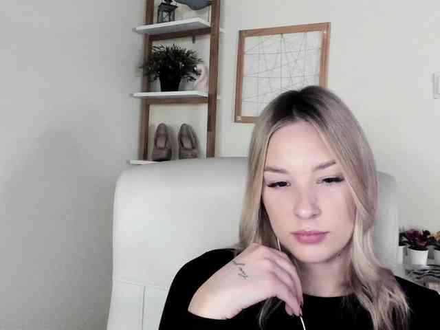 AngelaLux webcam