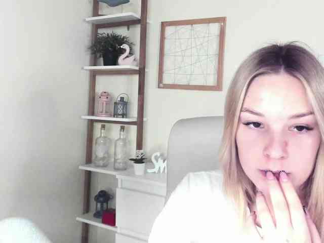 AngelaLux webcam