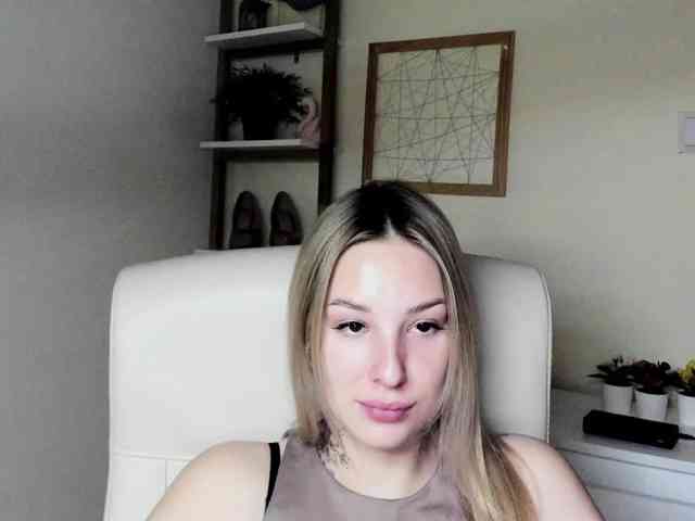 AngelaLux webcam