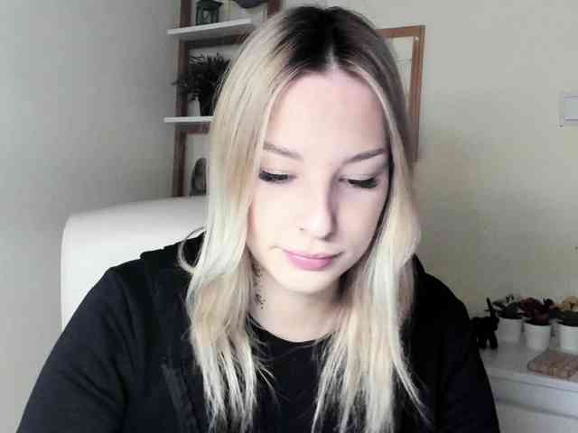 AngelaLux webcam