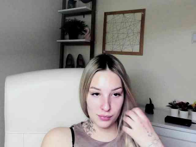 AngelaLux webcam