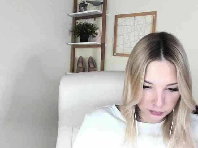 AngelaLux webcam