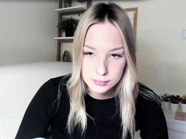 AngelaLux webcam