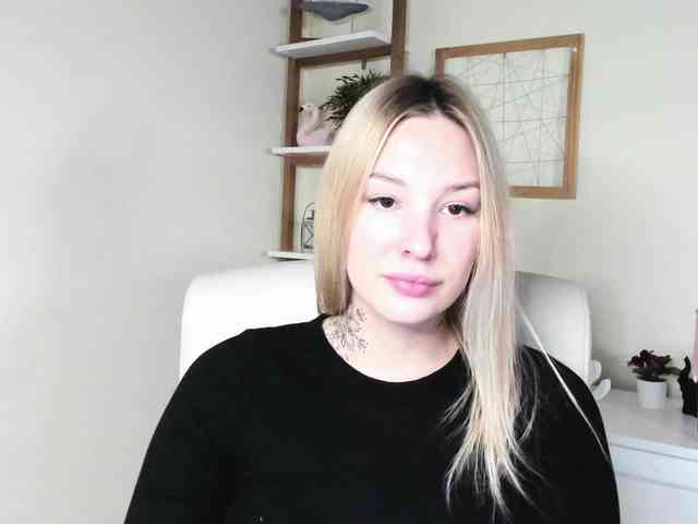 AngelaLux webcam