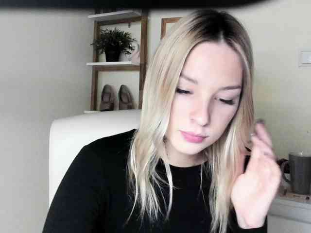 AngelaLux webcam