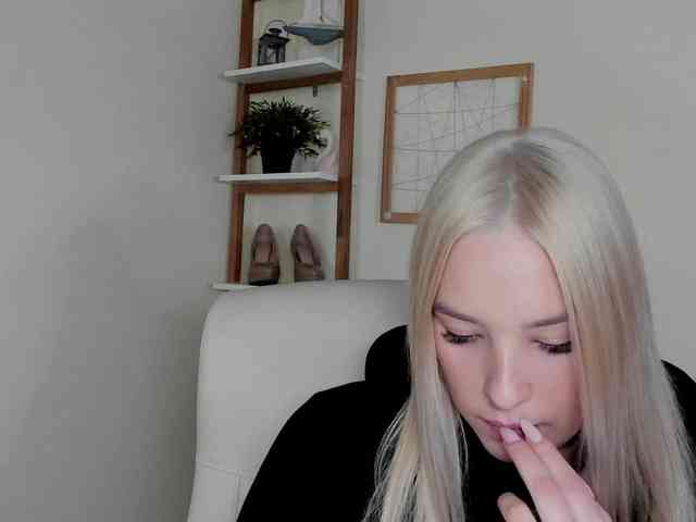 AngelaLux webcam