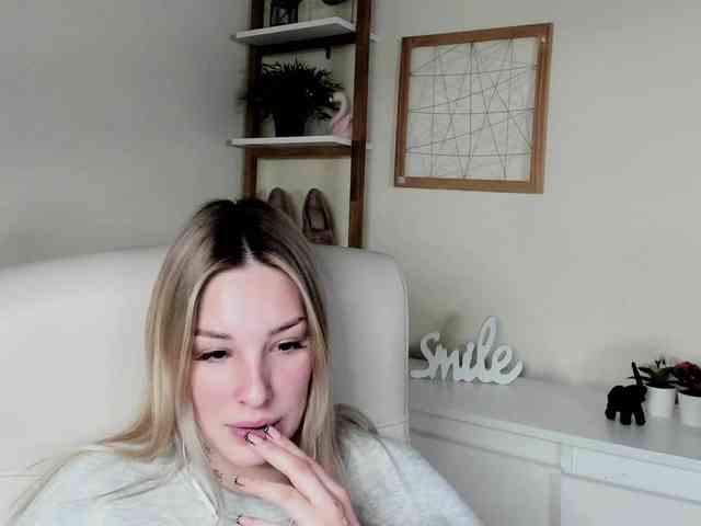 AngelaLux webcam
