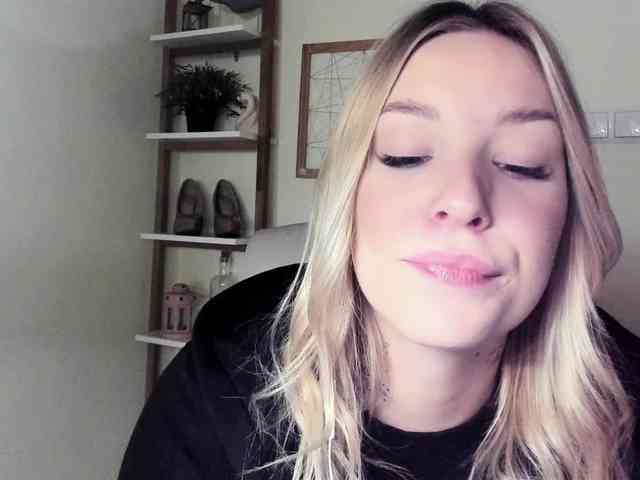 AngelaLux webcam