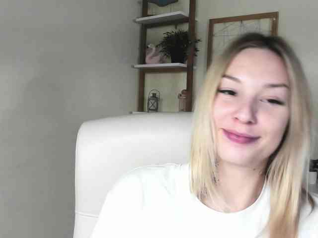 AngelaLux webcam