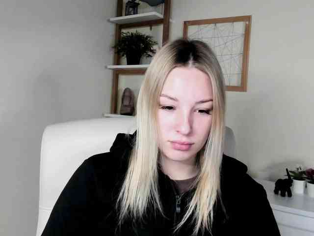 AngelaLux webcam