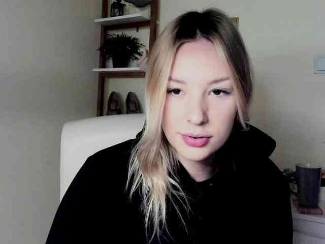 AngelaLux webcam