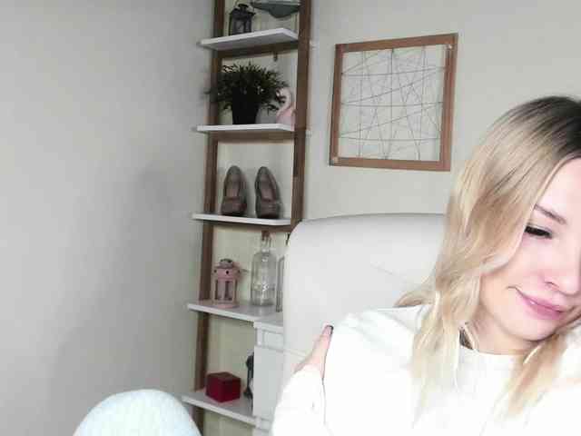 AngelaLux webcam