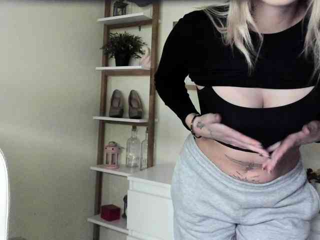 AngelaLux webcam