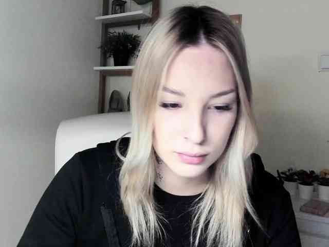AngelaLux webcam