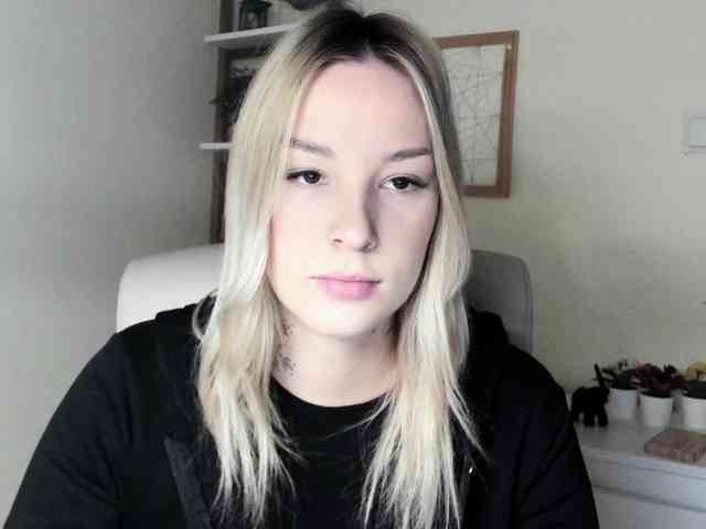 AngelaLux webcam