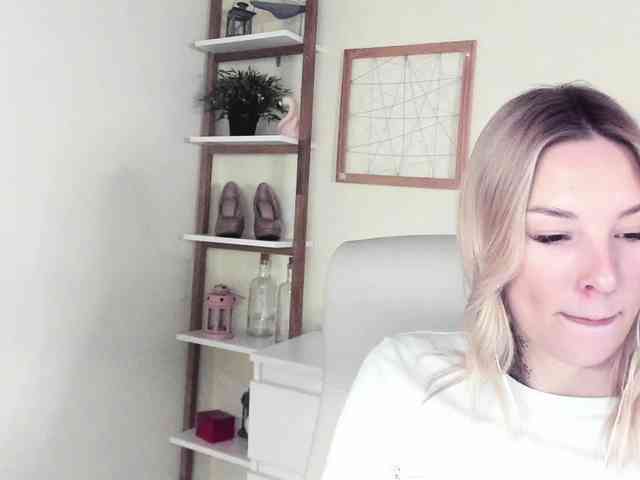 AngelaLux webcam
