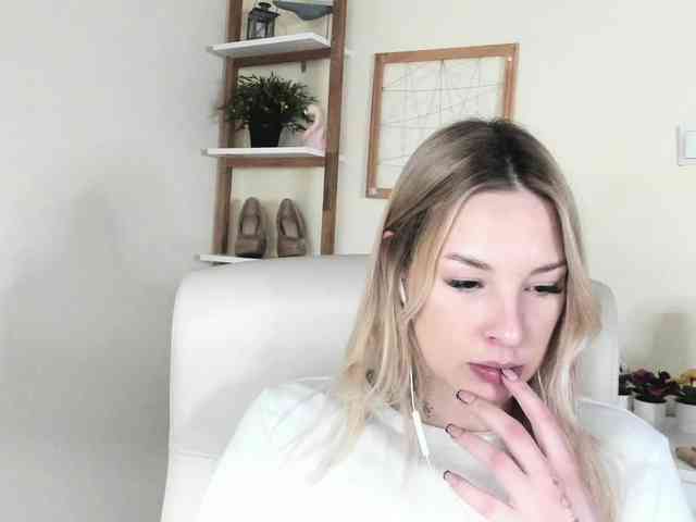 AngelaLux webcam