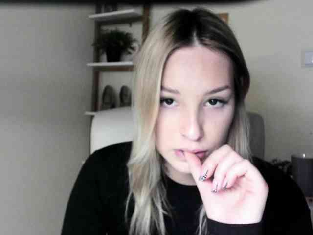 AngelaLux webcam