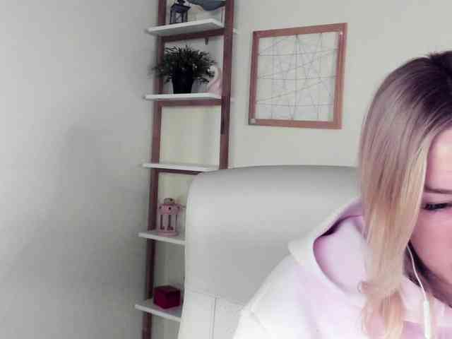 AngelaLux webcam