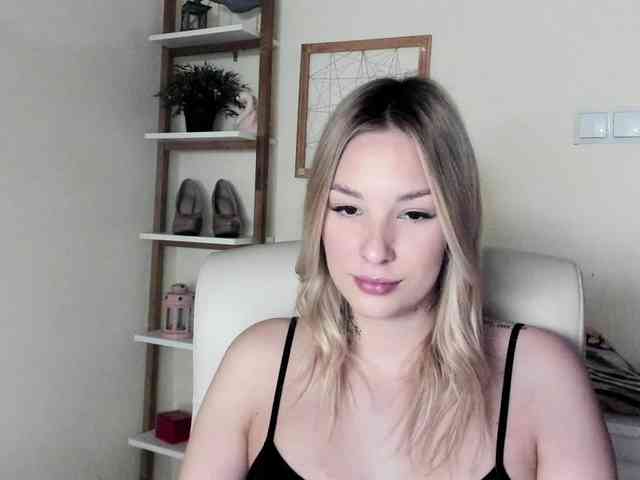 AngelaLux webcam