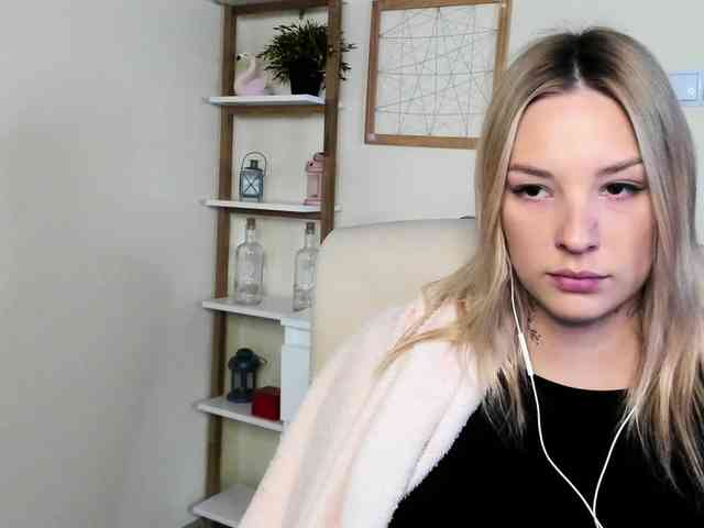 AngelaLux webcam