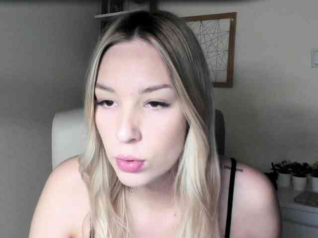 AngelaLux webcam