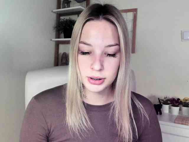 AngelaLux webcam