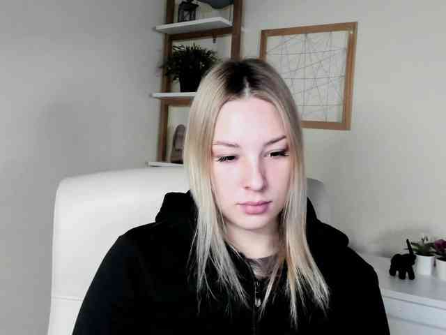 AngelaLux webcam