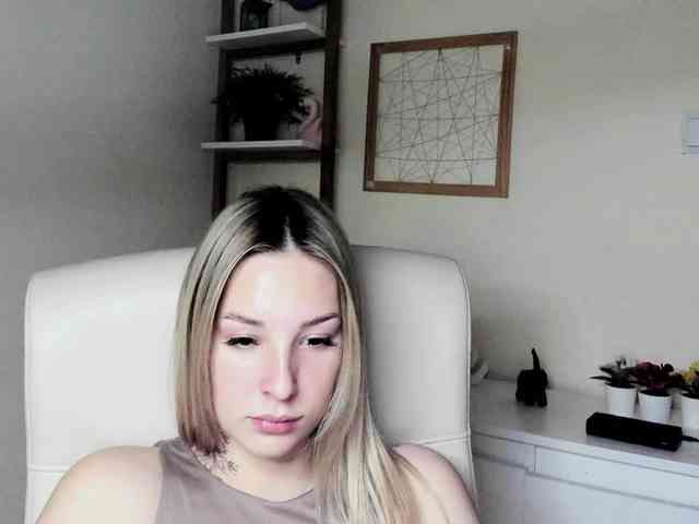 AngelaLux webcam