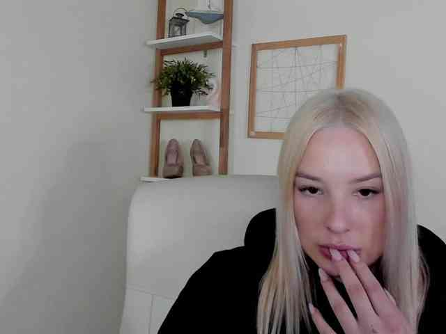 AngelaLux webcam