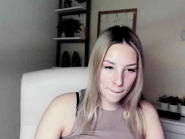 AngelaLux webcam