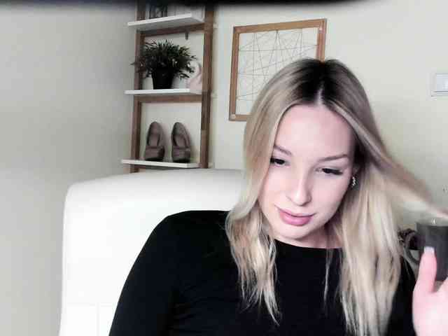 AngelaLux webcam