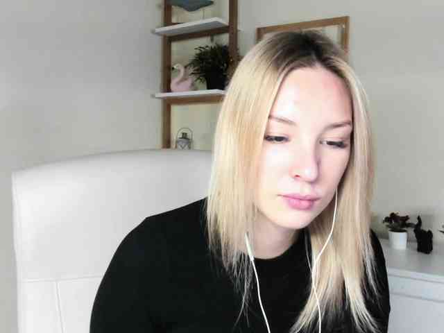 AngelaLux webcam