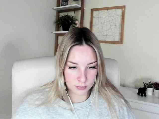 AngelaLux webcam