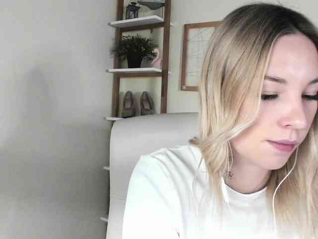 AngelaLux webcam